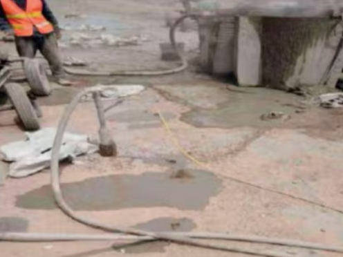 灌南水泥混凝土路面板底注浆技术 路面脱空注浆整治方案